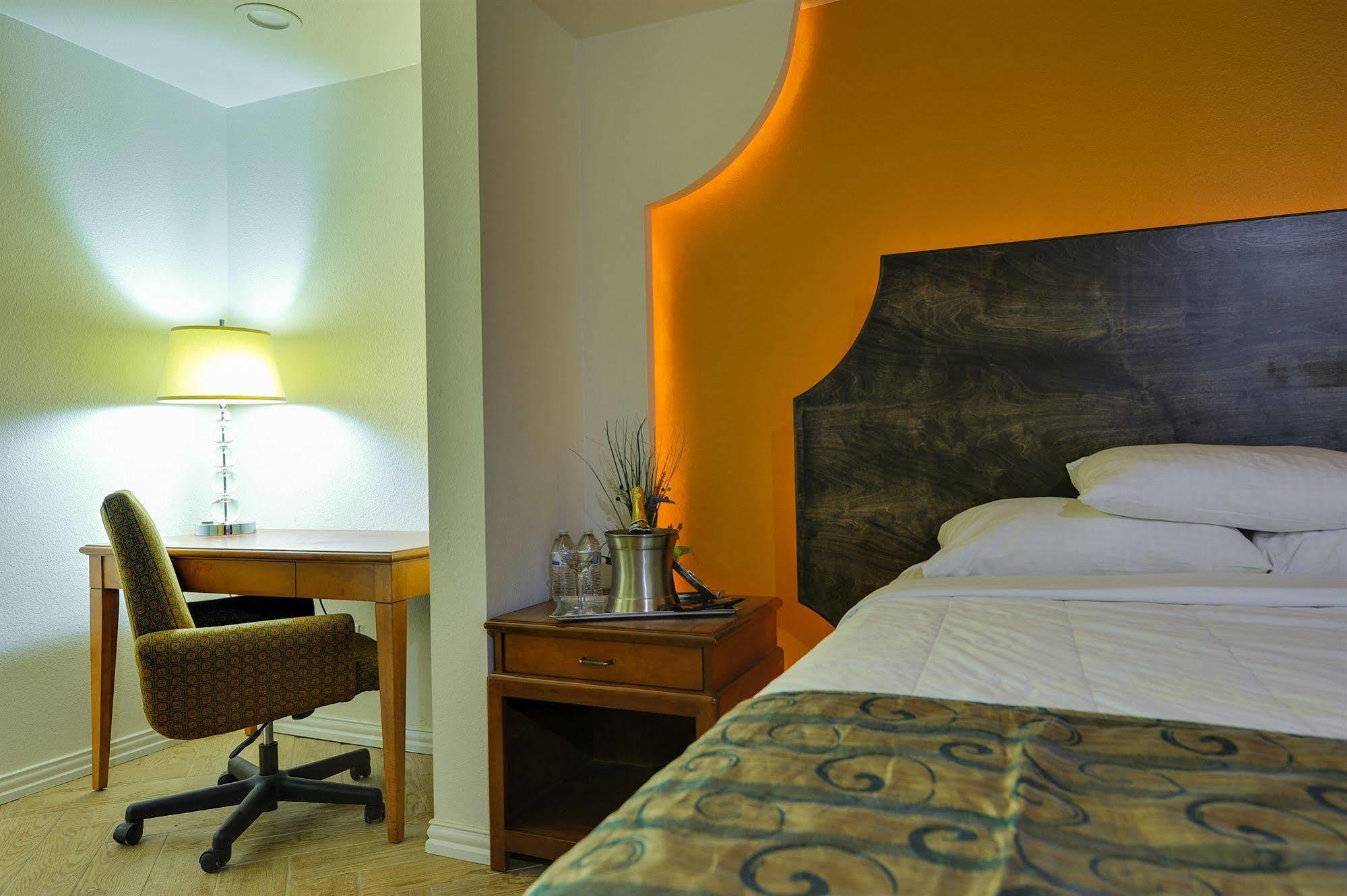 Romantic Inn & Suites Dallas Eksteriør bilde