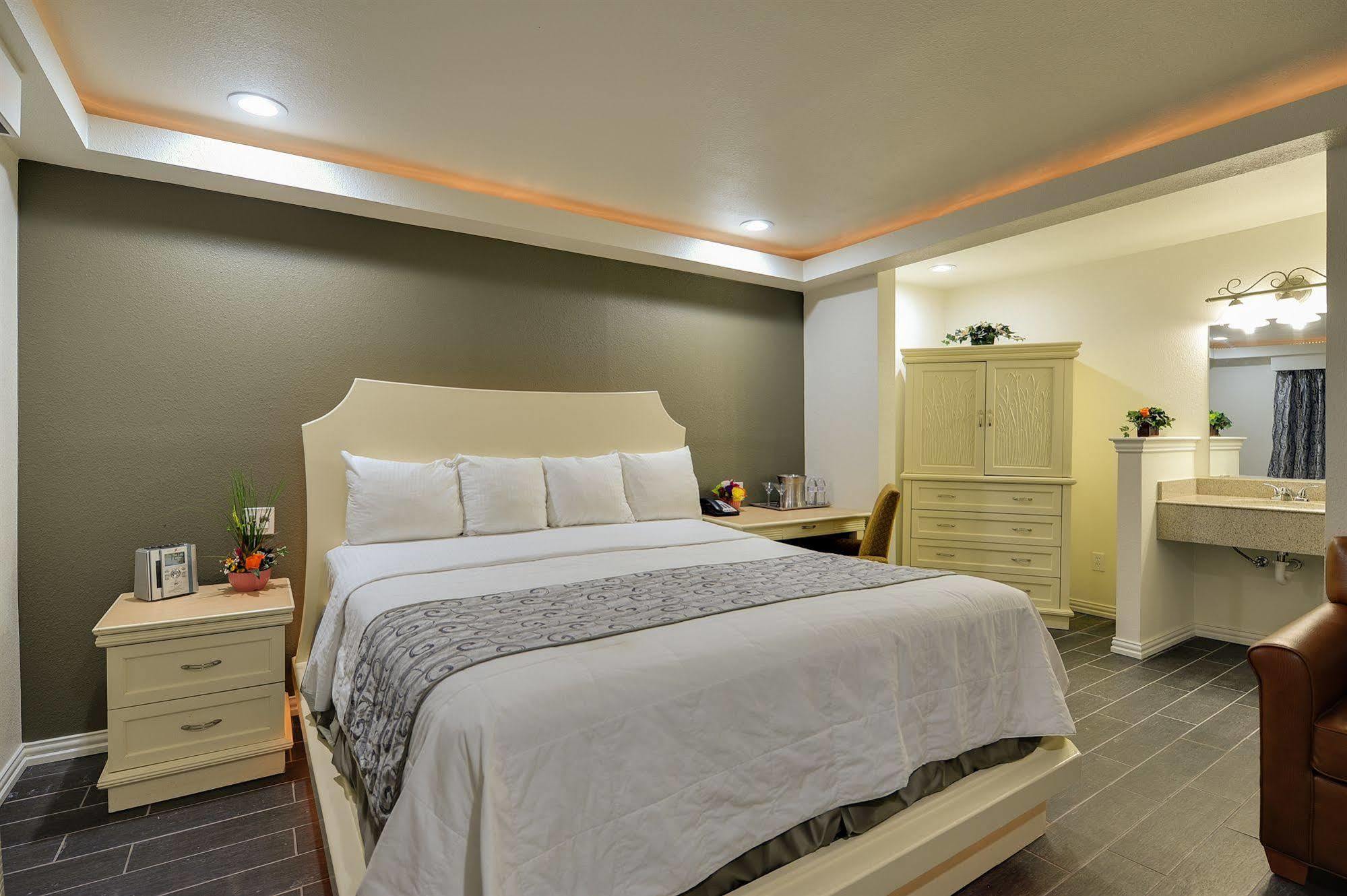 Romantic Inn & Suites Dallas Eksteriør bilde